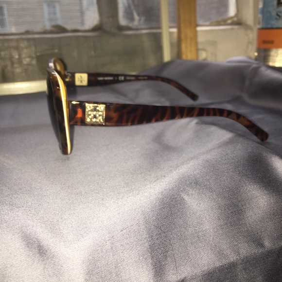 Tory Burch Tortoise Shell Sunglasses - Picture 3 of 6